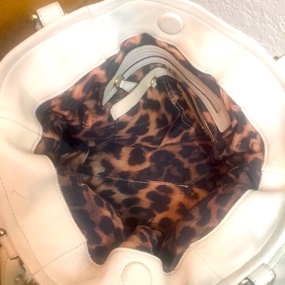 Beautiful “Vanilla” Sueded Leather Shoulder Bag - Picture 9 of 13